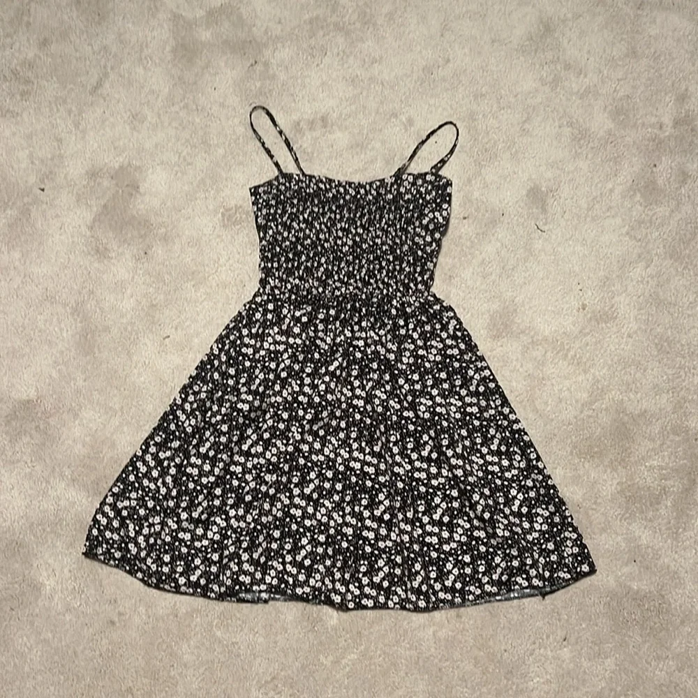 size xs flowy padded floral mini dress - Picture 2 of 3